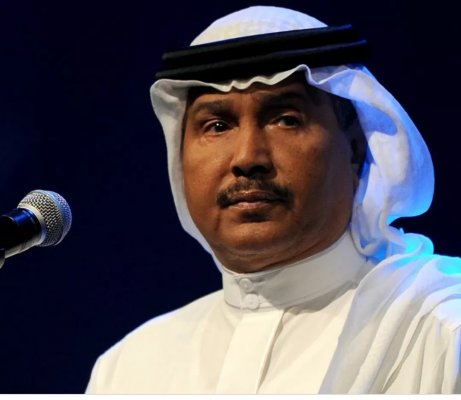 الفنان السعودي محمد عبده يفقد السيطرة على نفسه امام جمال (مذيعة قناة العربية) الحسناء فقام بهذا الشي والأخيرة باحراج شديد : أنتبه إحنا على الهوا مباشر !! (فيديو)