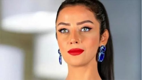 ملكة في الجمال والأناقة أول ظهور علني لابنة رضوى الشربيني (تيا) بعدما كبرت وتخرجت.. صارت نسخة طبق الأصل منها!