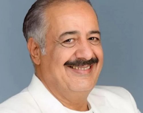 شوف دلوقتي: بطل مسلسل (جميل وهناء )أيمن زيدان يصدم الجمهور بصورة مع ابنته التي أذهلت الجميع.. لن تصدقوا مدى جمالها الساحر