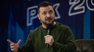 مقارنًا بينه والضربات الروسية.. زيلينسكي يدين الهجوم الإيراني على إسرائيل