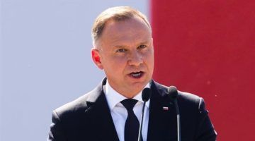 بولندا تعلن استعدادها لامتلاك سلاح نووي