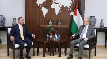 مؤكدا دعم القاهرة.. سفير مصر برام الله يلتقي رئيس الوزراء الفلسطيني الجديد