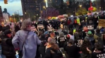 متظاهرون مؤيدون لفلسطين يتجمعون أمام مقر منزل تشاك شومر| فيديو