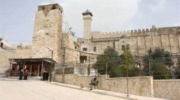 الاحتلال يغلق الحرم الإبراهيمي وارتفاع عدد مقتحمي المسجد الأقصى