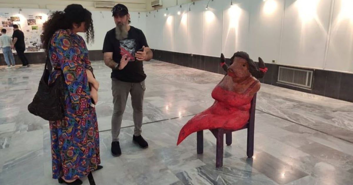 فنان عراقي يجسد "الفاشنيستا" على شكل "جاموسة"‎