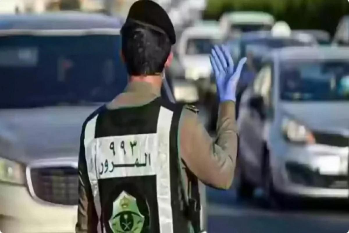 انشغالك يهدد أمانك!! المرور السعودي يحذر من عقوبة الانشغال عن القيادة - موقع الخليج الان