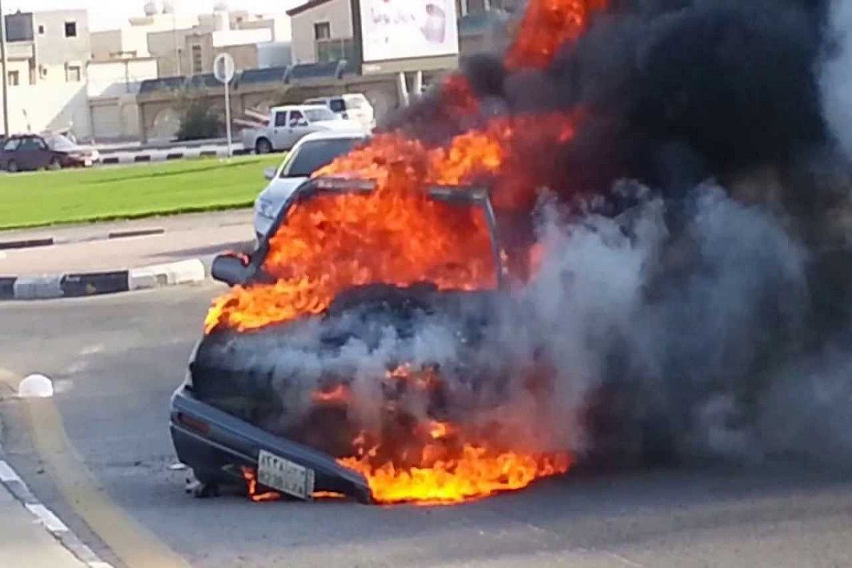 حريق بالقطيف…"الدفاع المدني" يسيطر على النيران بنجاح دون تسجيل إصابات - موقع الخليج الان