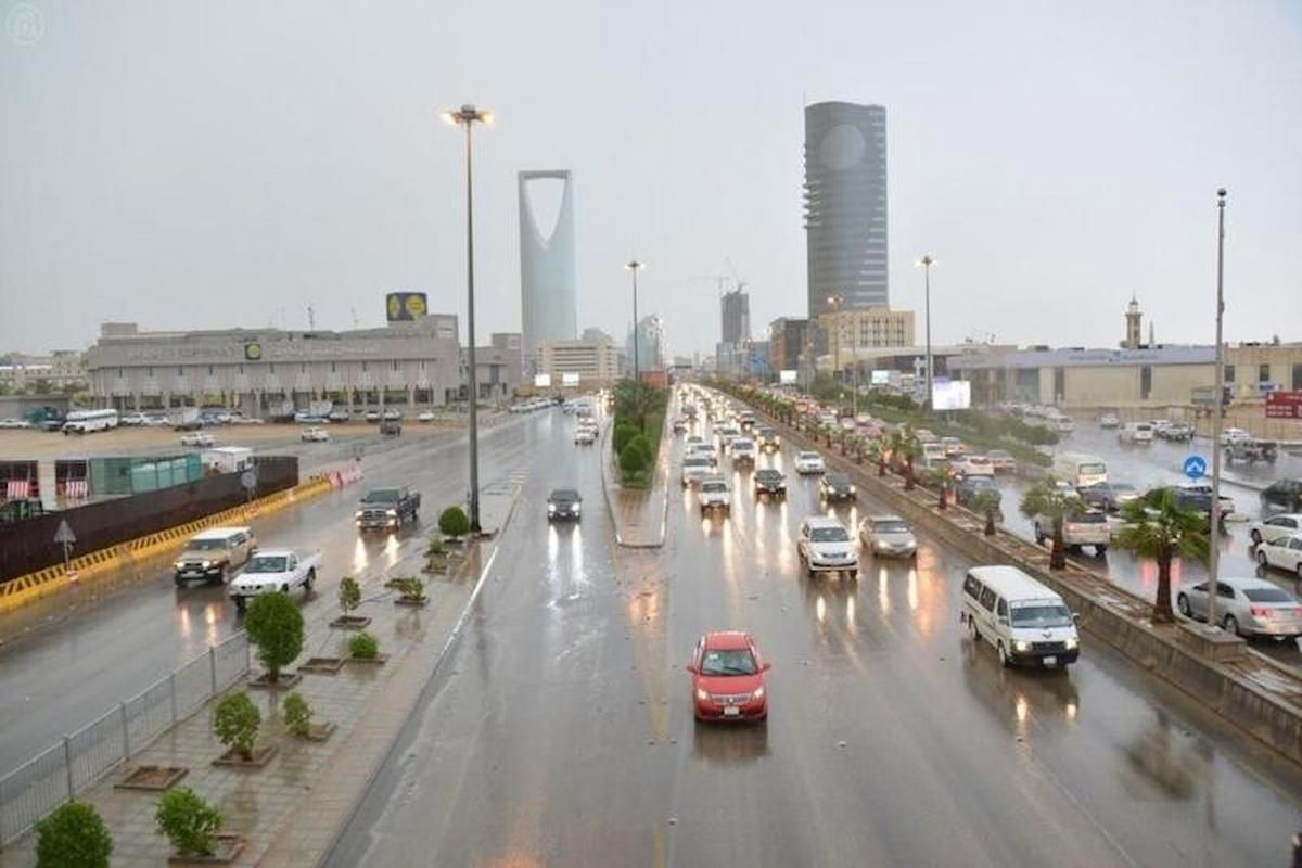 طقس السعودية يحذر | أمطار رعدية متوسطة وسيول تضرب المناطق السعودية وسط انخفاض في الحرارة - موقع الخليج الان