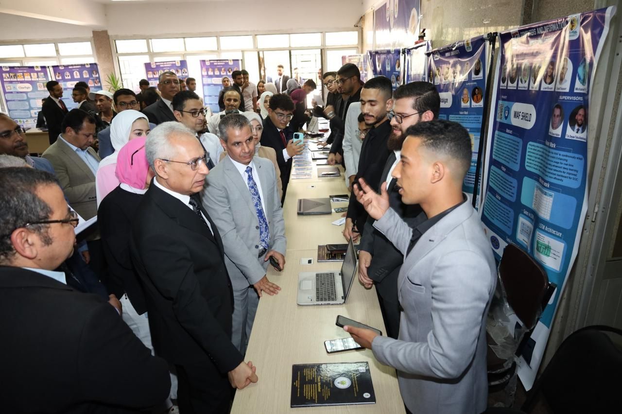 رئيس جامعة المنيا يفتتح الملتقى الثاني لخريجي كلية الحاسبات والمعلومات تحت عنوان "خريج جاهز لبكرة" - الخليج الان