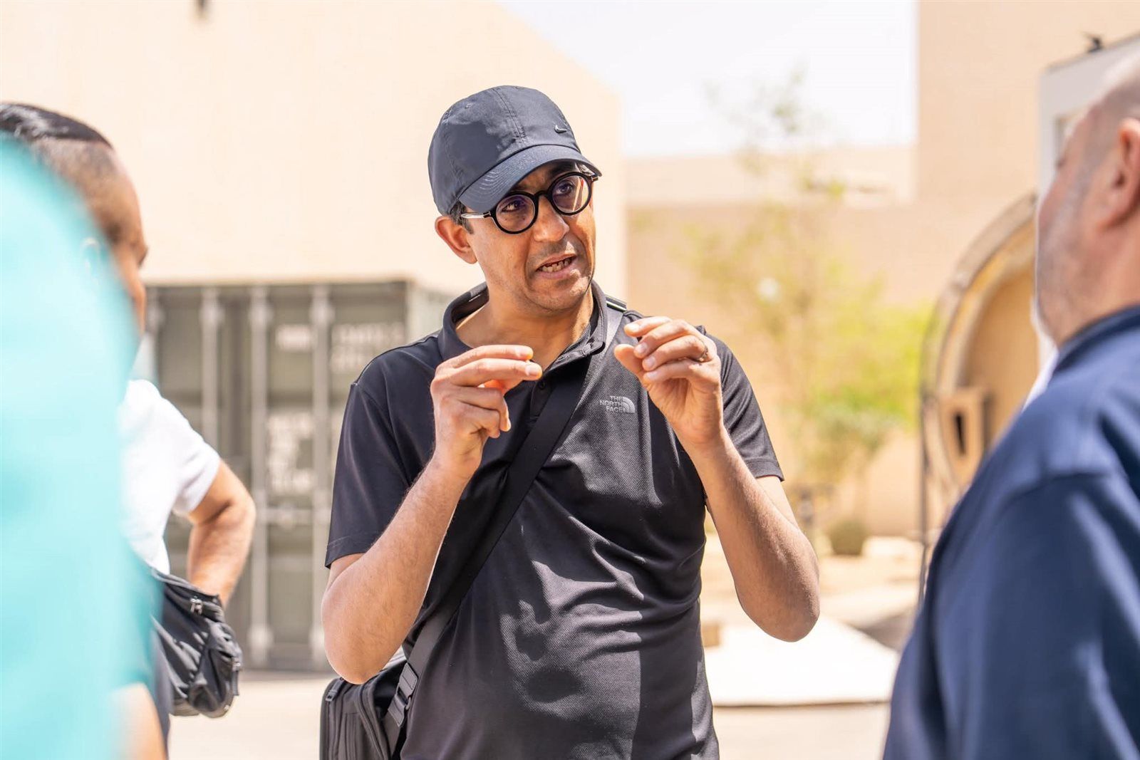 بالصور.. المخرج مروان حامد في استوديوهات الحصن استعدادًا لتصوير فيلم الفيل الأزرق 3 - الخليج الان