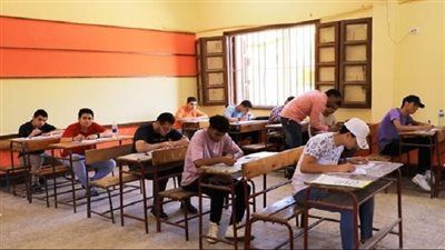 إصابة مراقب و4 طلاب ثانوية العامة خلال امتحاني الفيزياء والتاريخ بالمنيا - الخليج الان