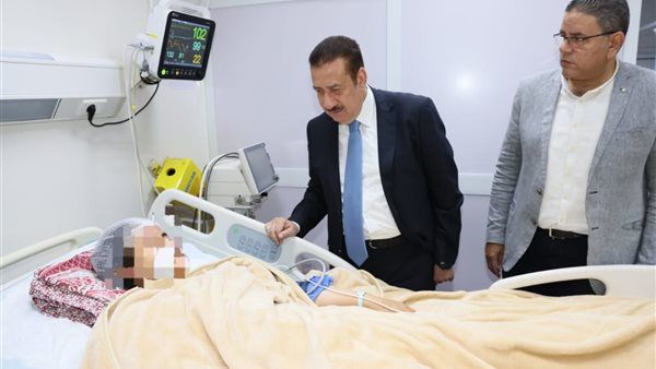 محافظ المنوفية يطمئن على مصابات حادث الطريق الإقليمي بمستشفى الجراحات - الخليج الان
