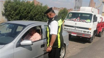 الداخلية تواصل حملاتها المكثفة لضبط استخدام الهاتف أثناء القيادة - الخليج الان