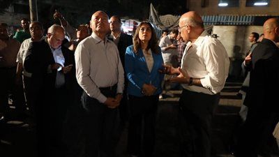 محافظ القاهرة ووزيرة التنمية المحلية يتفقدان موقع حريق سنترال رمسيس ويوجهان بسرعة إزالة آثاره - الخليج الان
