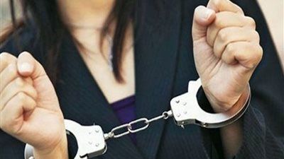 حبس سيدة وعشيقها 4 أيام علي ذمة التحقيقات بتهمة قتل زوجها بكفرالشيخ - الخليج الان