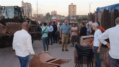محافظ القليوبية يقود حملة لإزالة الإشغالات من محال البلاستيك بشبرا الخيمة - الخليج الان