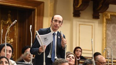 «اشتراط ٧٠% للنجاح في مادة التربية الدينية عبء على الطالب» .. مجلس النواب يناقش تعديلات نائب التنسيقية محمد عبد العزيز في مشروع قانون التعليم - الخليج الان