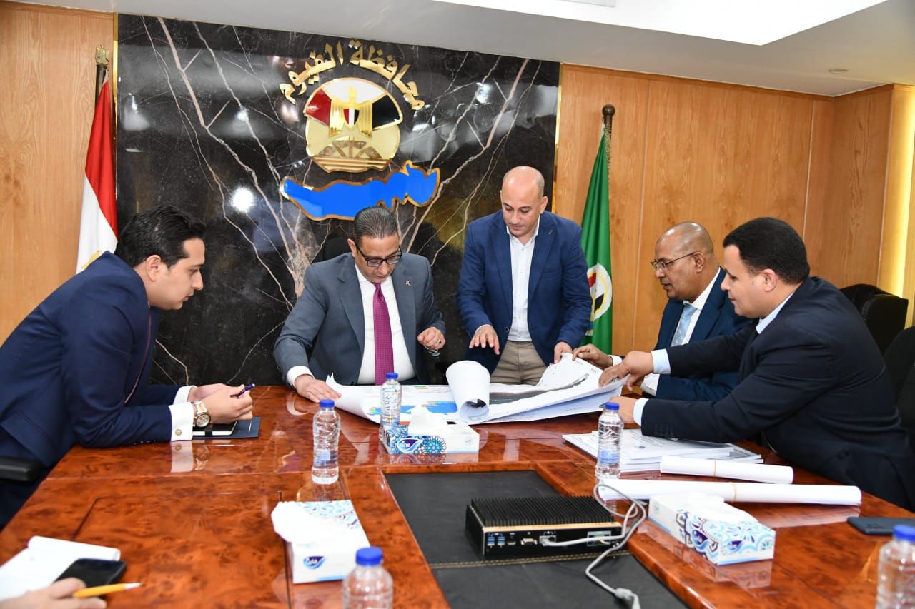 بالتعاون مع الهيئة القومية للاستشعار عن بعد.. محافظ الفيوم يتسلم تقرير ومخرجات دراسة الاستخدام الأمثل للأراضي جنوب بحيرة قارون - الخليج الان