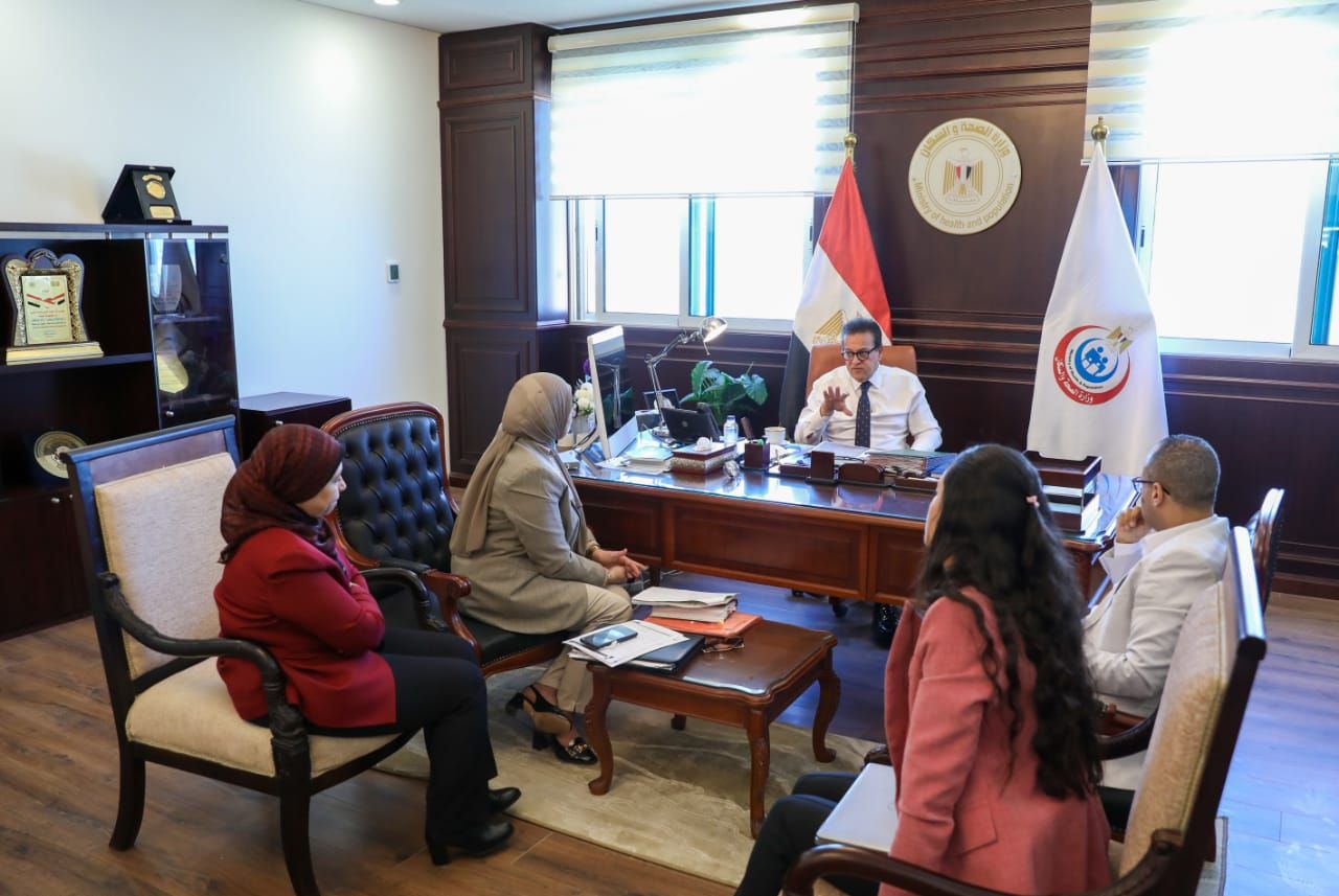 وزير الصحة يعقد اجتماعًا لمتابعة مستجدات العمل بمنظومة خدمات نقل الدم القومية - الخليج الان