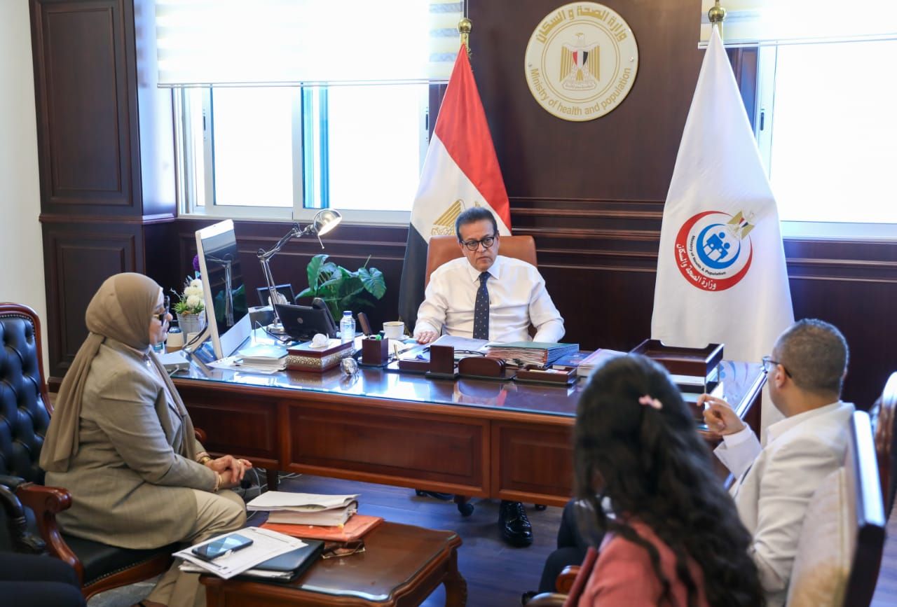 وزير الصحة يعقد اجتماعًا لمتابعة مستجدات العمل بمنظومة خدمات نقل الدم القومية - الخليج الان