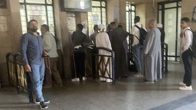 تحول كامل للتذاكر الورقية.. شلل في الحجز الإلكتروني بمحطة قطارات الأقصر - الخليج الان