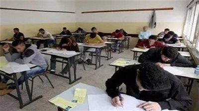 بدء الامتحان الاخير للطلاب فى ماراثون امتحانات الثانوية العامة 2025 - الخليج الان