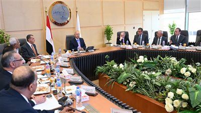 وزير الصناعة والنقل يترأس الجمعية العامة العادية للشركة القابضة للنقل البحري والبري عن العام المالي 2025/2026 - الخليج الان