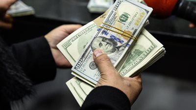 تباين أسعار صرف الدولار أمام الجنيه خلال تعاملات اليوم - الخليج الان
