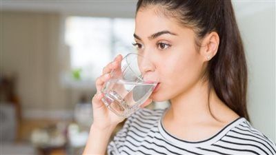 علامات تؤكد نقص شرب الماء.. ونصائح ذهبية للوقاية من الجفاف - الخليج الان