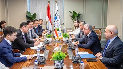 رئيس اقتصادية قناة السويس يستقبل وفد مجلس ترويج التجارة الدولية لمقاطعة جواندونج - الخليج الان