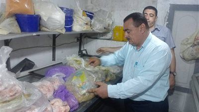 مدير مديرية التموين يضبط اكل كلاب بمطعم شهير بدمياط - الخليج الان