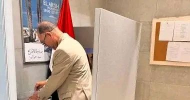 سفارات مصر فى الصومال وروسيا وجزر القمر وجيبوتي وإريتريا وإثيوبيا وكينيا ومدغشقر وتنزانيا وأوغندا تفتح لجان الاقتراع للمصريين للتصويت بانتخابات مجلس الشيوخ - الخليج الان