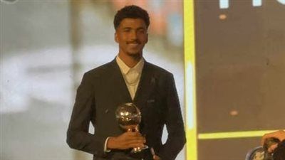 حفل دير جيست: حسام عبد المجيد لاعب الزمالك يحصل على جائزة أفضل مدافع في الدوري المصري الممتاز - الخليج الان