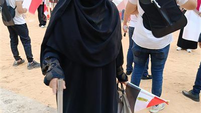 متكئة على عكاز.. عجوز تصر على التصويت في انتخابات الشيوخ بالإسكندرية - الخليج الان