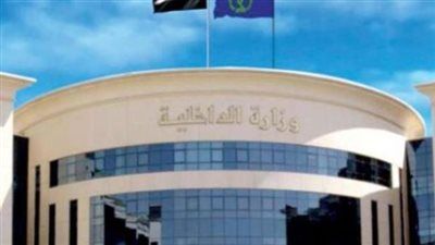 الداخلية تكشف ملابسات فيديو لطفل يقود سيارة على طريق السويس وتضبط والده وتحجز المركبة - الخليج الان