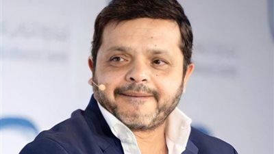 محمد هنيدي: بقينا ننجذب للحوار اللي فيه شتيمة والجيل الجديد بقى شايف التيك توك نجاح - الخليج الان