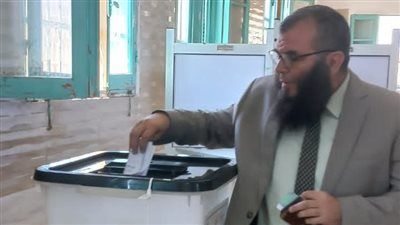 رئيس حزب النور يدلي بصوته في انتخابات الشيوخ بمسقط رأسه في كفر الشيخ - الخليج الان
