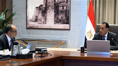 رئيس الوزراء يتابع مع وزير قطاع الأعمال العام الموقف التنفيذي لمشروع تطوير صناعة الغزل والنسيج - الخليج الان