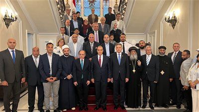«لقاء مع أبناء الوطن».. وزير الخارجية يلتقي بأعضاء الجالية المصرية في اليونان|صور - الخليج الان