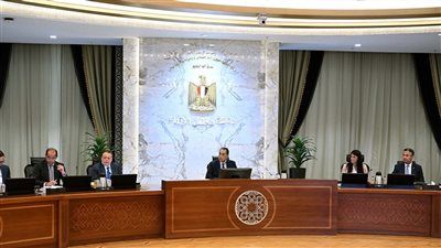 رئيس الوزراء يترأس اجتماع المجموعة الوزارية الاقتصادية - الخليج الان