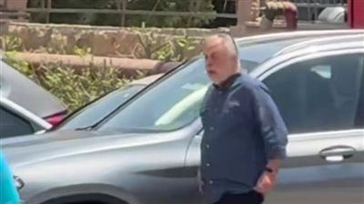 بحضور أشرف زكي وغياب نجوم الفن.. لقطات من جنازة الفنان سيد صادق - الخليج الان