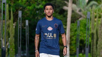 لاعبو الزمالك يستقبلون بيزيرا بممر شرفي في مران الفريق بالكلية الحربية - الخليج الان