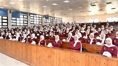 جامعة الإسماعيلية الجديدة الأهلية تختتم أولى دورات التربية العسكرية بمشاركة 340 طالبة - الخليج الان