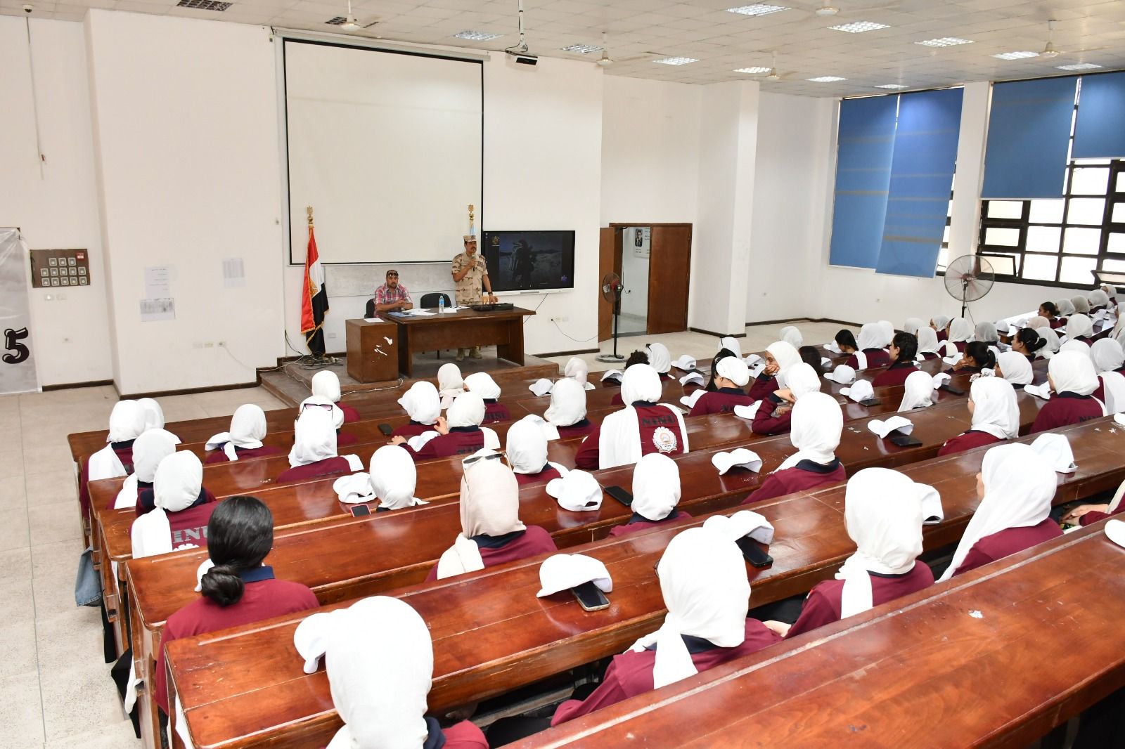 جامعة الإسماعيلية الجديدة الأهلية تختتم أولى دورات التربية العسكرية بمشاركة 340 طالبة - الخليج الان