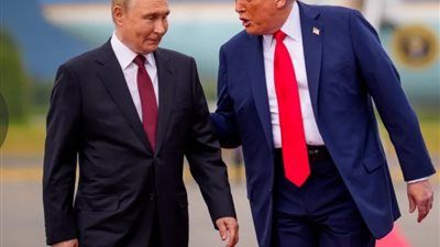 «بين الترحيب بسيد الكرملين وتوبيخ زيلينسكي».. قراءة تحليلة حول لقاء ترامب مع نظيره بوتين - الخليج الان