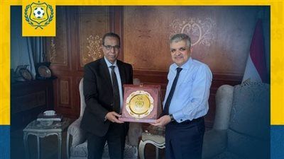 الفريق أسامة ربيع رئيس هيئة قناة السويس يوافق على استضافة مباريات الدراويش ويدعم النادي مالياً - الخليج الان