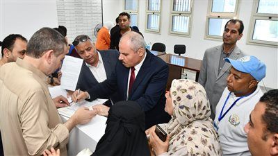 الموعد النهائي لقبول طلاب كليات الطب بجامعة الإسماعيلية الأهلية.. ورئيس الجامعة يتفقد مكتب التنسيق وسط إقبال كبير - الخليج الان
