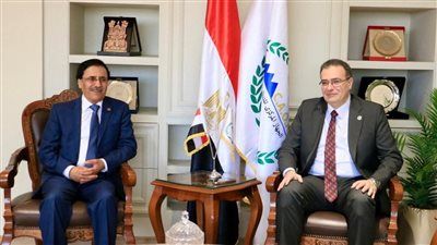 رئيس التنظيم والإدارة ومدير المنظمة العربية للتنمية الإدارية يبحثان تطوير مهام المنظمة - الخليج الان