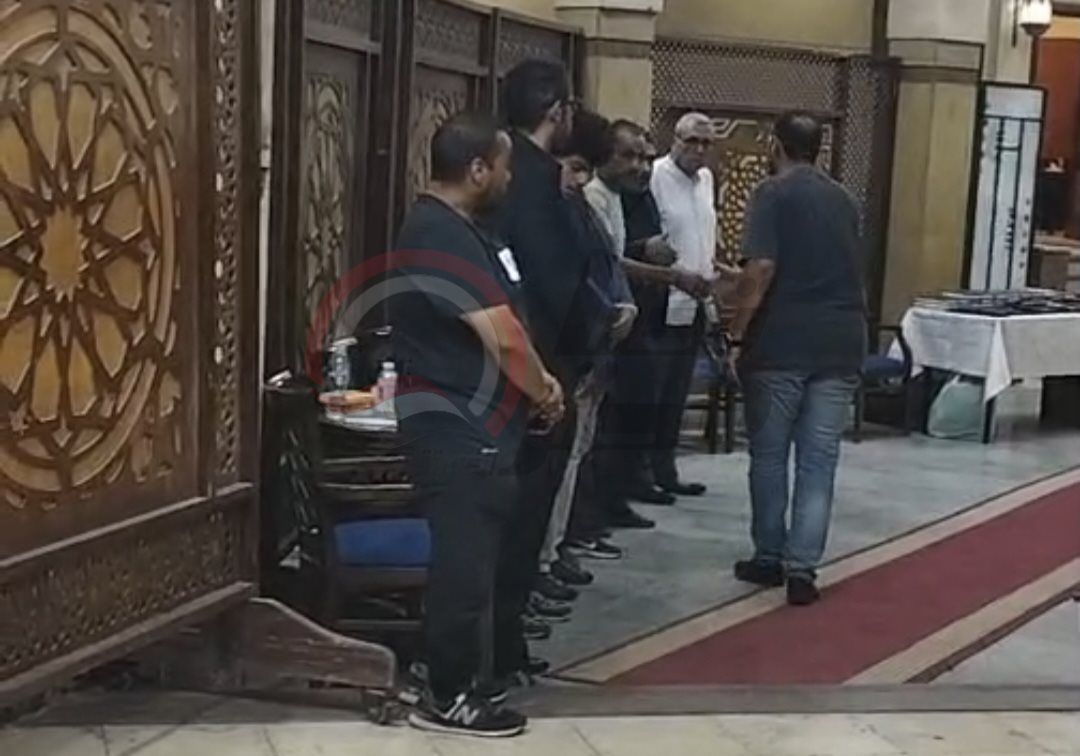 لحظات انهيار وحزن في عزاء مدير التصوير تيمور تيمور.. صور - الخليج الان