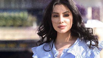 أرغب في عيش حياة طبيعية.. الفنانة السورية سارة فرح تعلن اعتزالها - الخليج الان